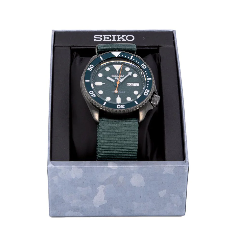 Seiko Men's SRPD77K1 5 Sports Suits Green Dial DayDate Watch - Image 7
