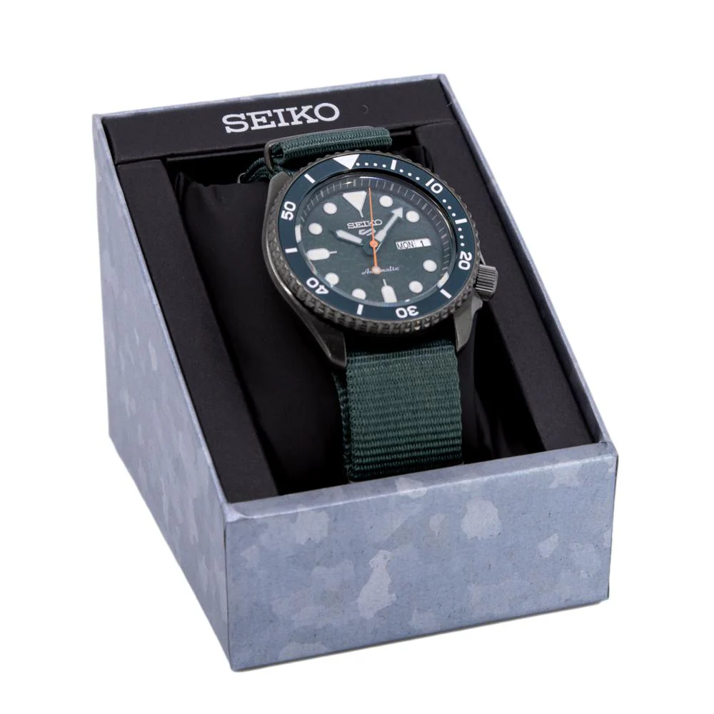 Seiko Men's SRPD77K1 5 Sports Suits Green Dial DayDate Watch - Image 8
