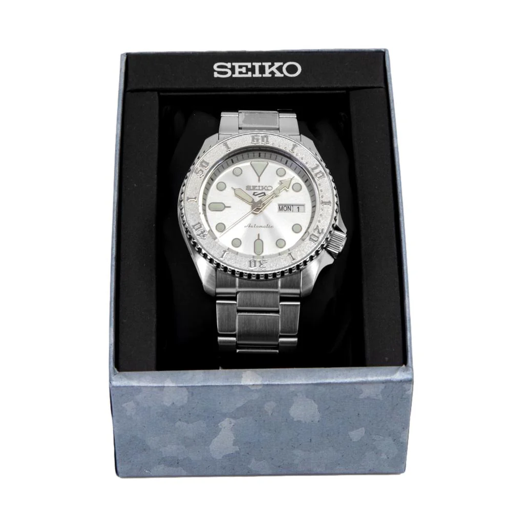 Seiko Men's SRPE71K1 Sports Silver Dial Watch - Image 8
