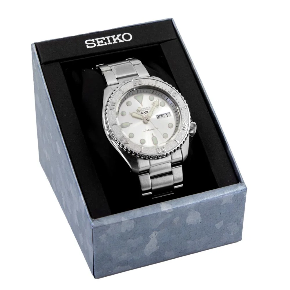 Seiko Men's SRPE71K1 Sports Silver Dial Watch - Image 9